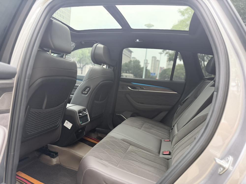 Geely Xingyue L