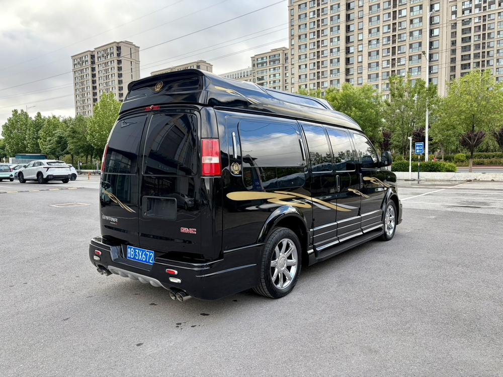 GMC Savana