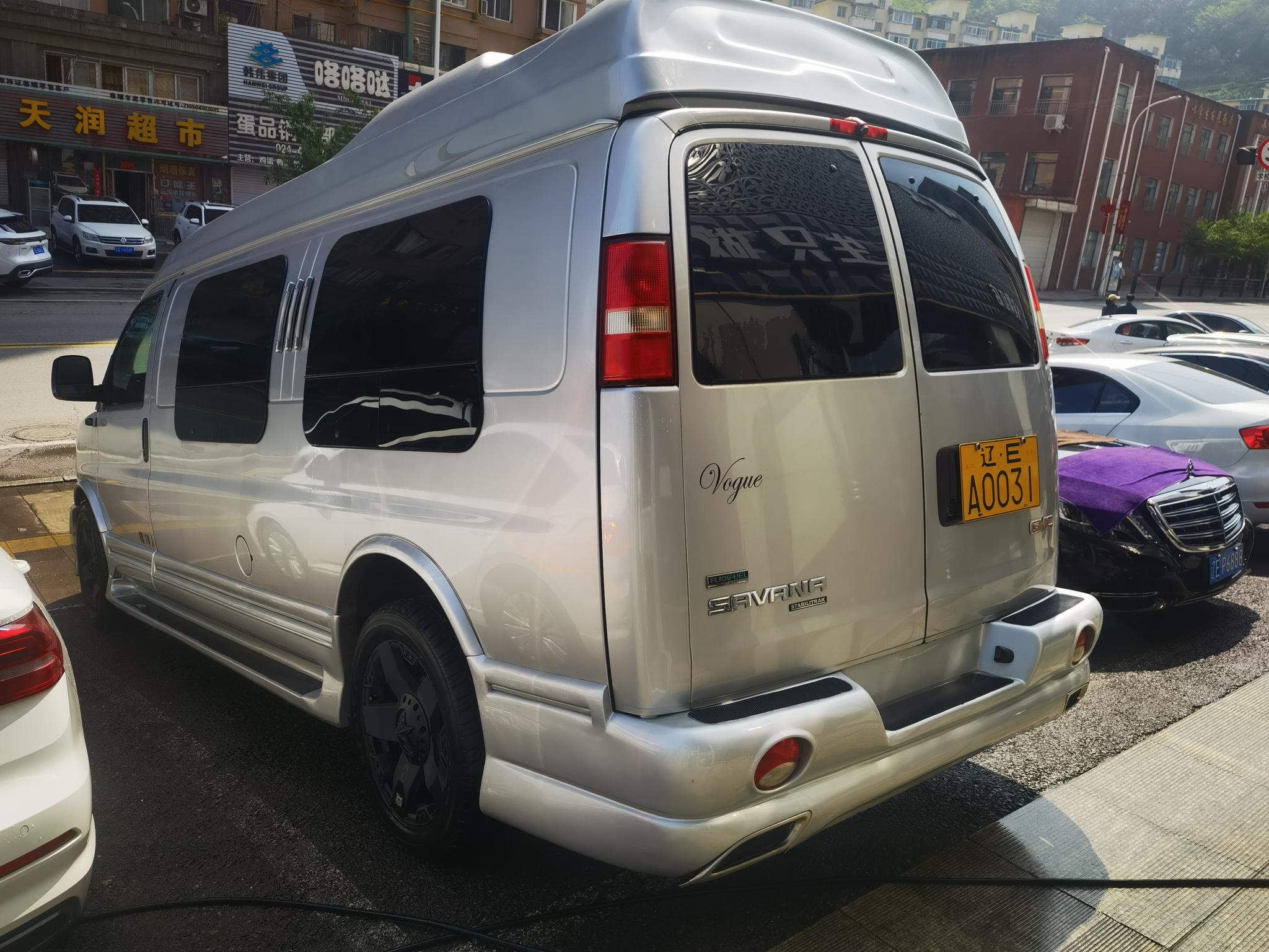 GMC Savana