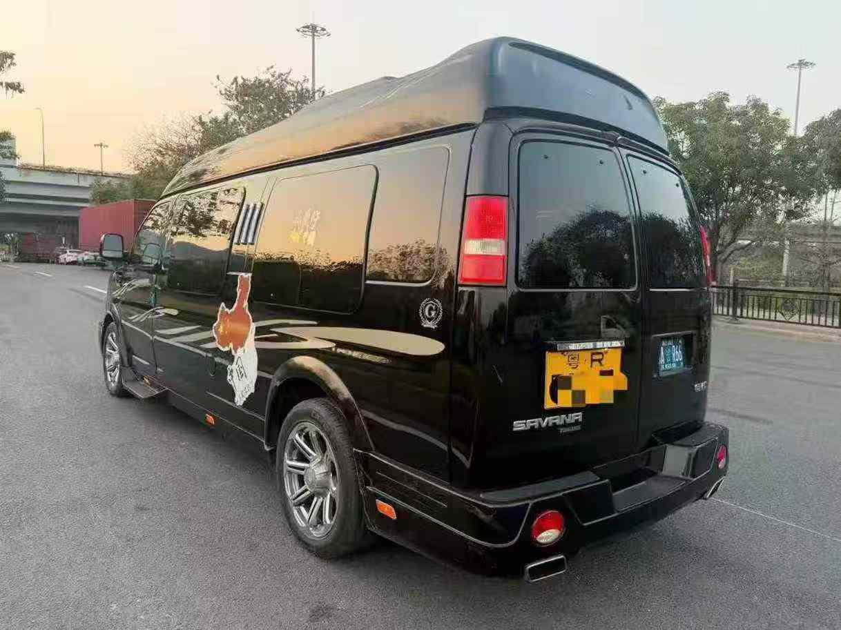 GMC Savana