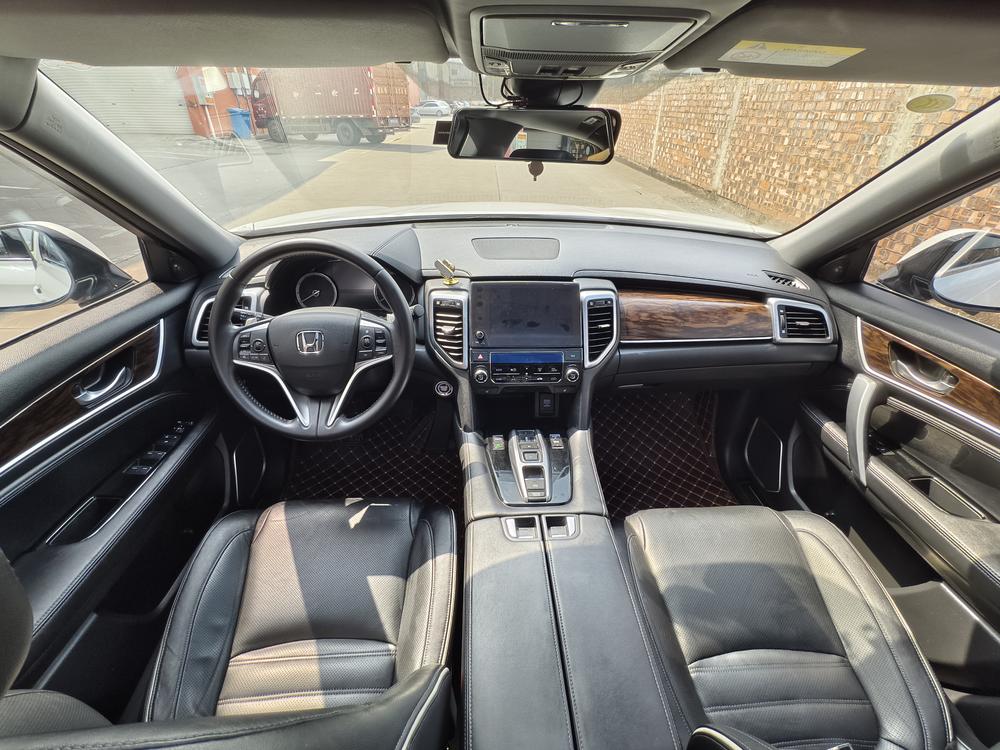 Honda Honda UR-V