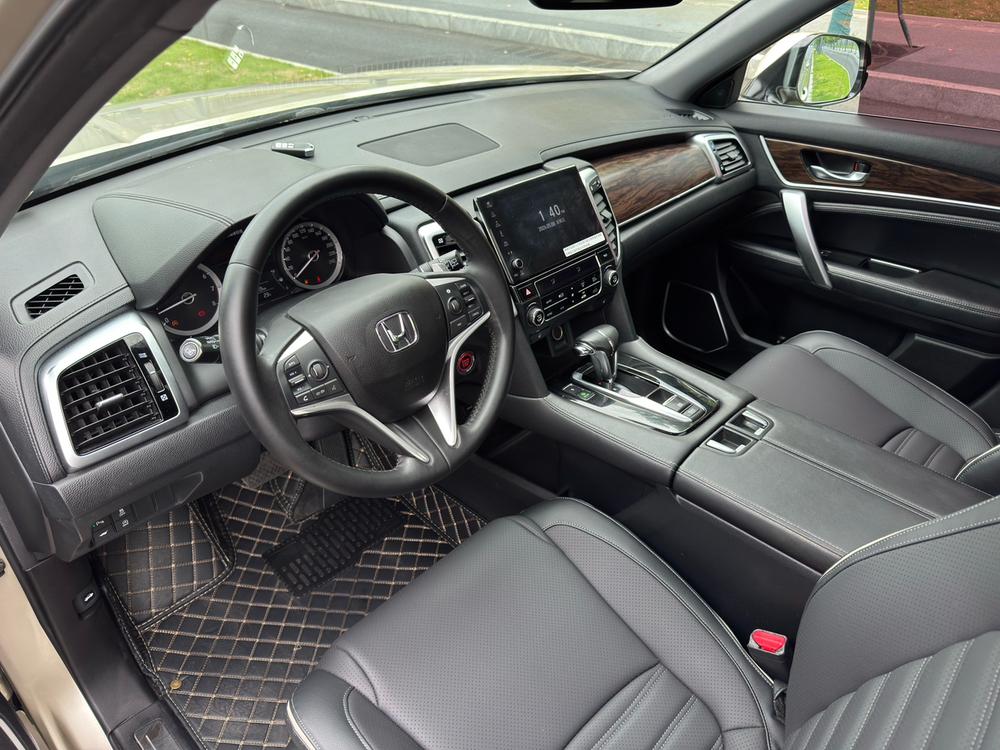 Honda Honda UR-V