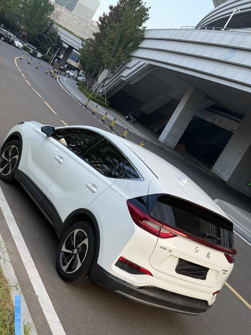 Hongqi Hongqi E-HS3