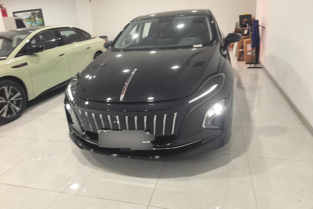 Hongqi Hongqi E-QM5