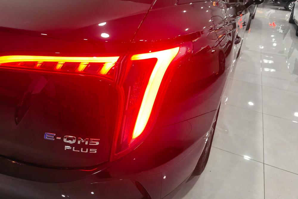 Hongqi Hongqi E-QM5