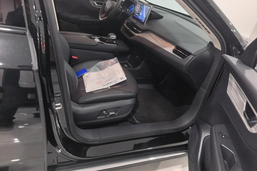 Hongqi Hongqi E-QM5