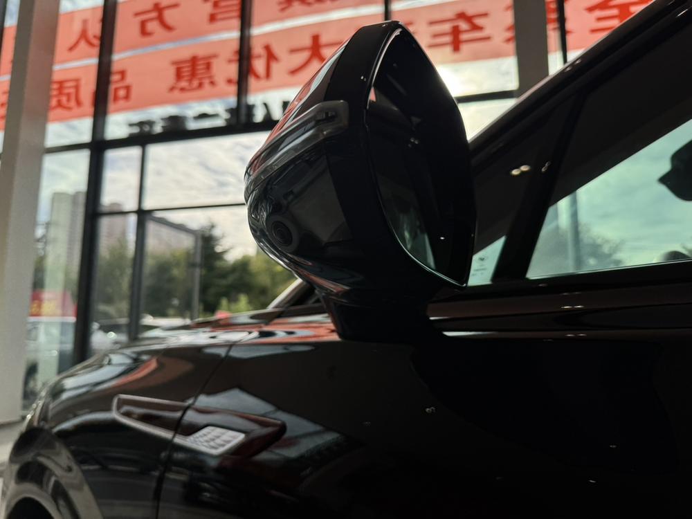 Hongqi Hongqi HS3
