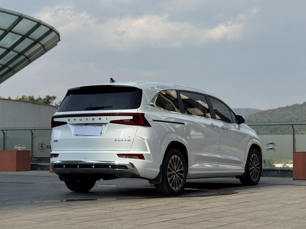 Hyundai Custo