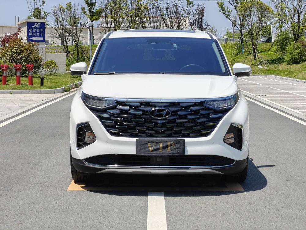 Hyundai Custo