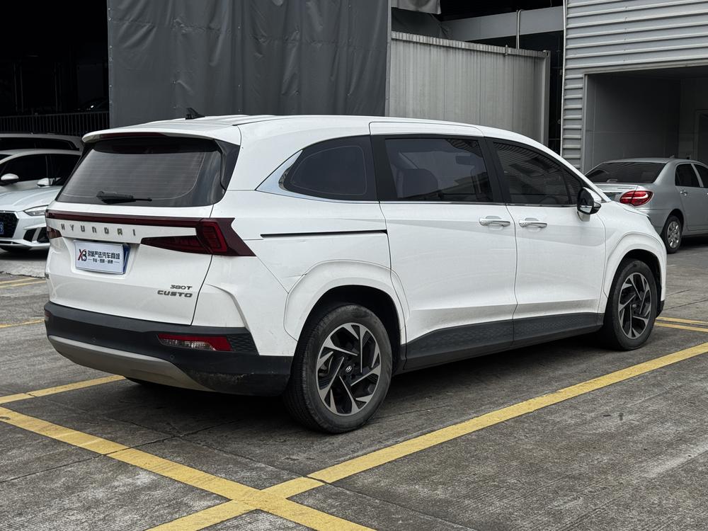 Hyundai Custo