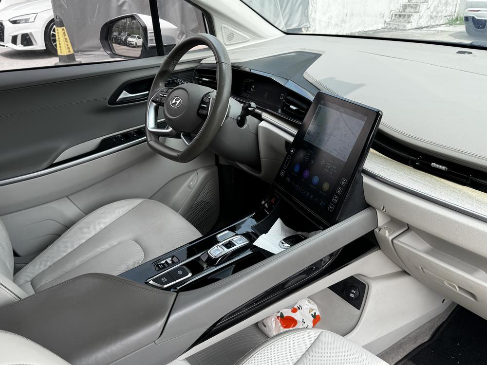 Hyundai Custo