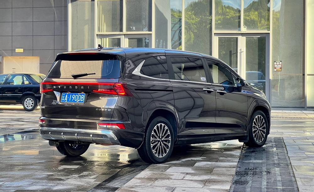 Hyundai Custo