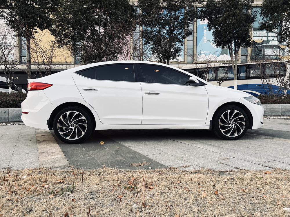 Hyundai Elantra Lingdong
