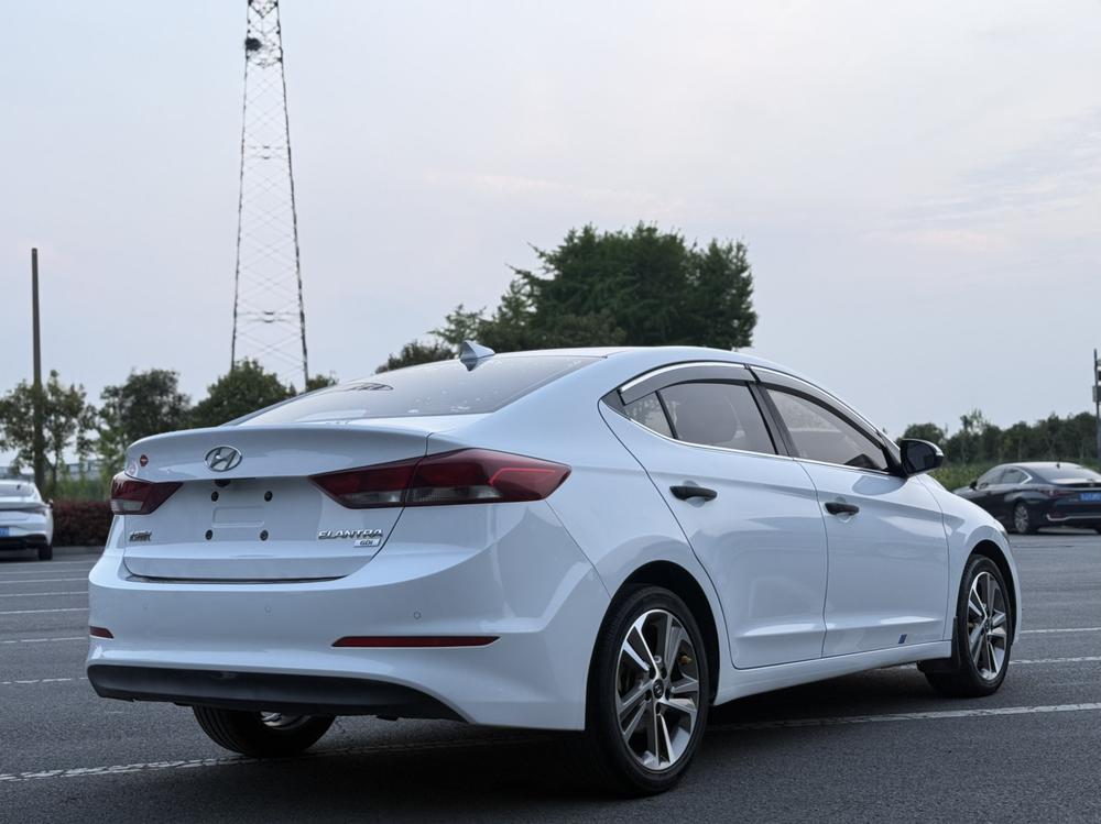 Hyundai Elantra Lingdong