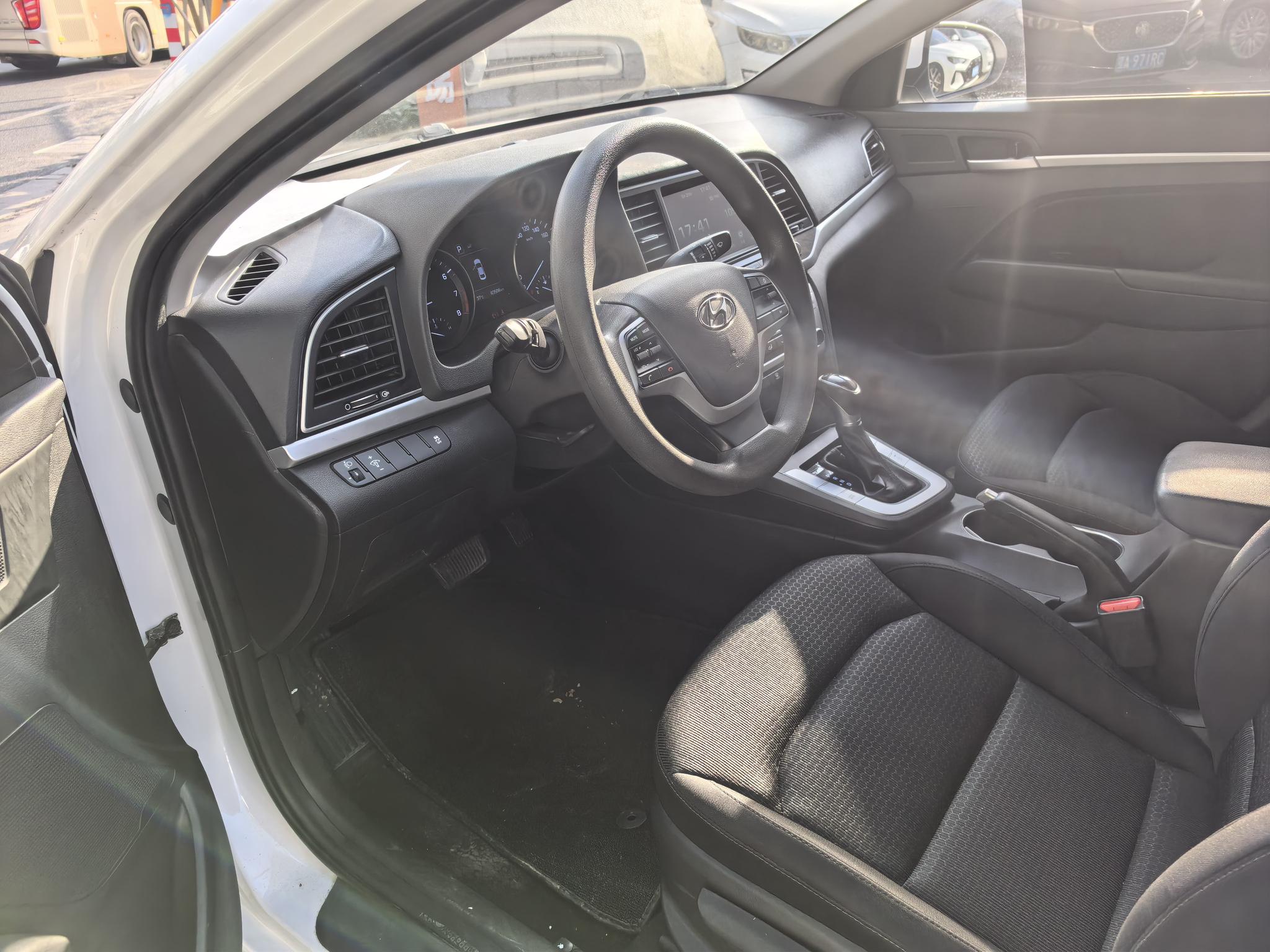 Hyundai Elantra Lingdong