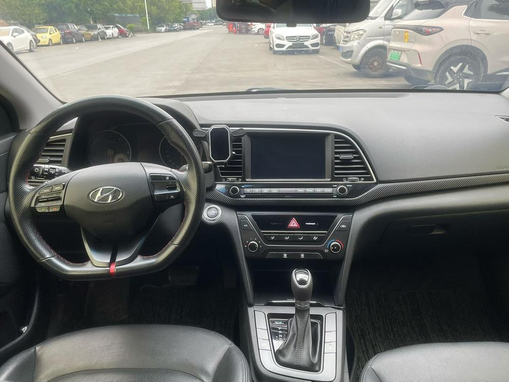 Hyundai Elantra Lingdong