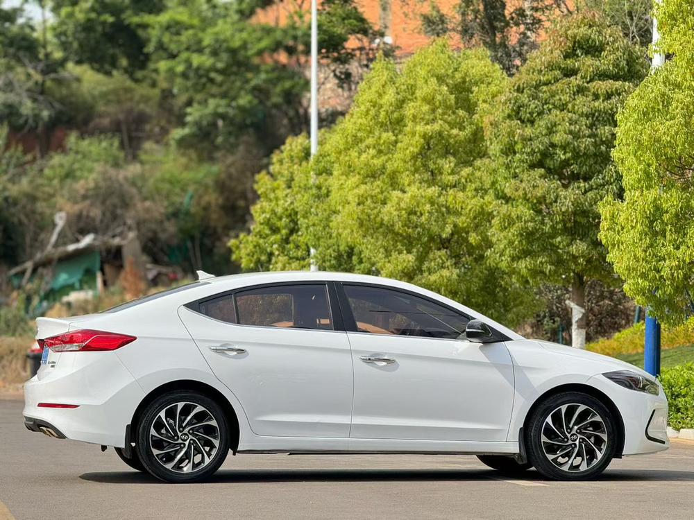 Hyundai Elantra Lingdong