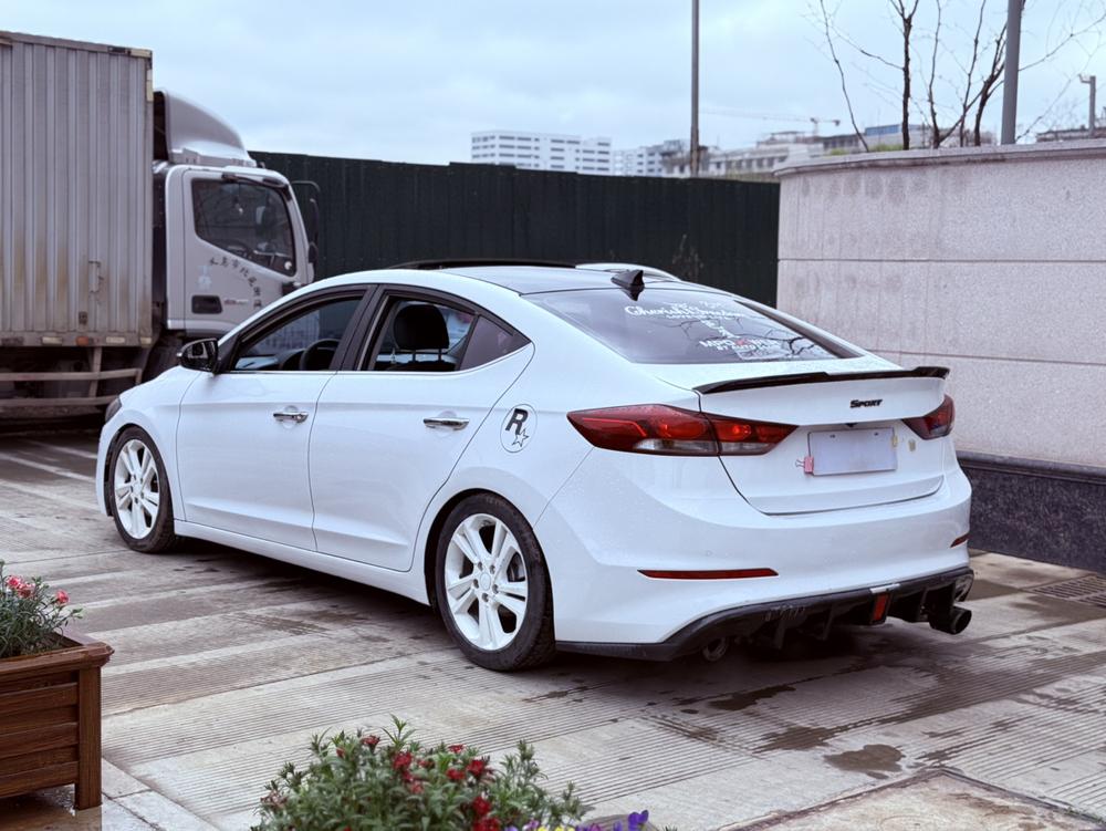 Hyundai Elantra Lingdong