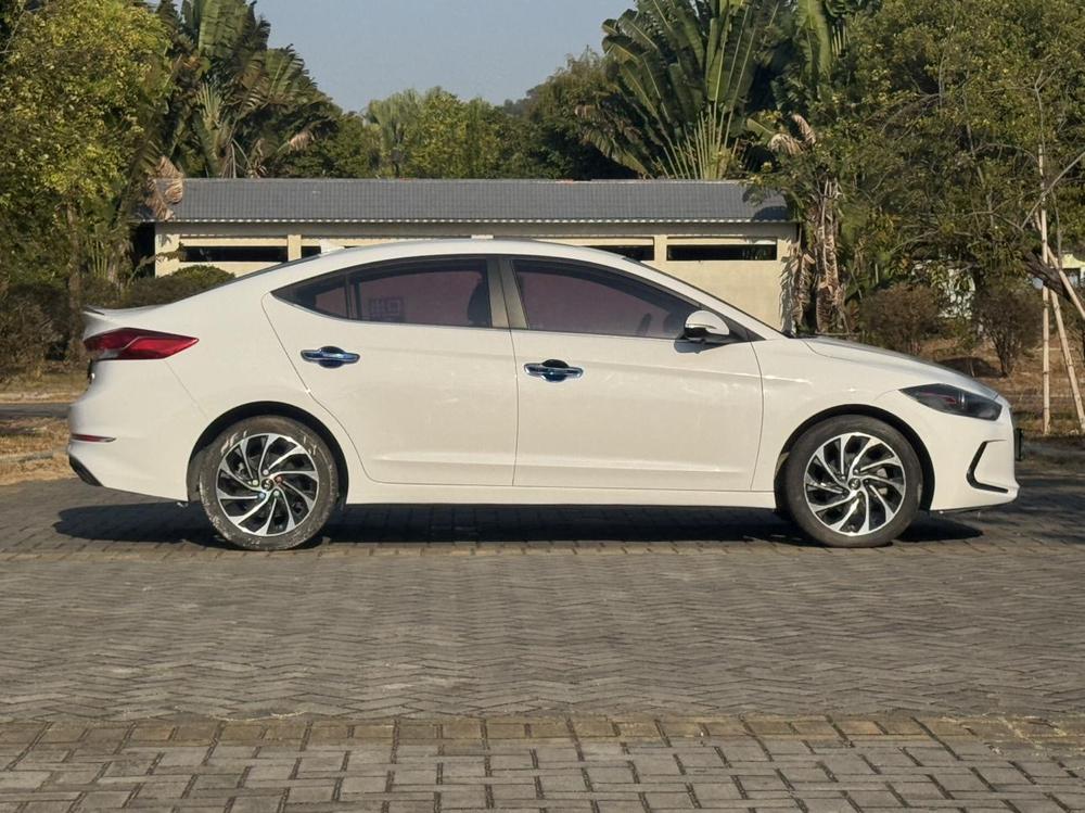 Hyundai Elantra Lingdong