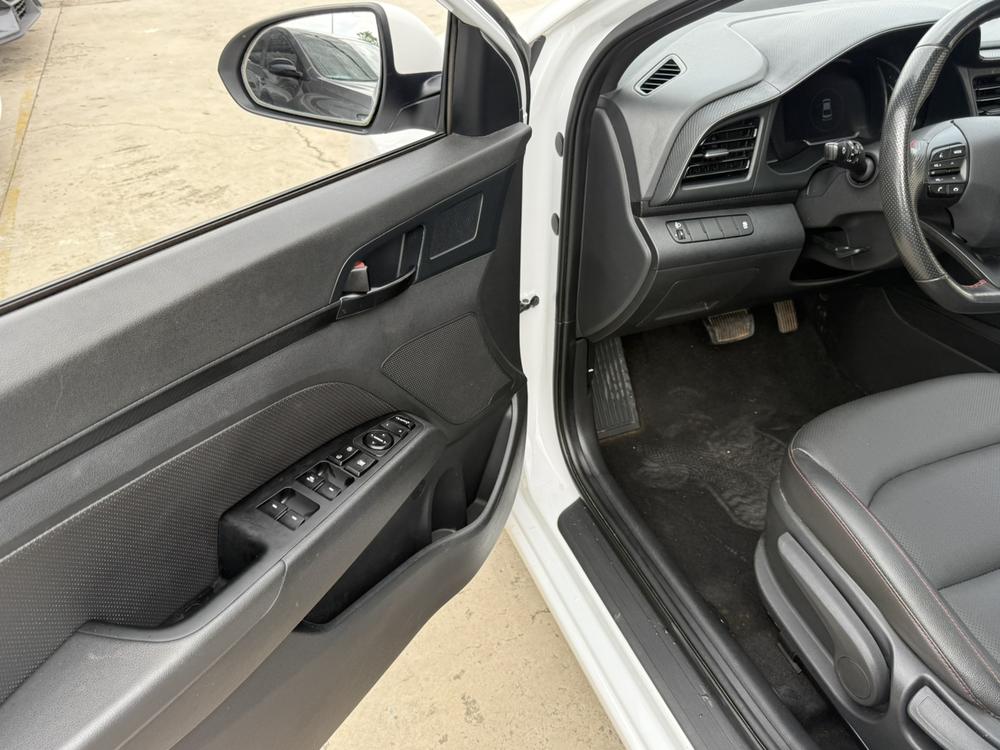 Hyundai Elantra Lingdong