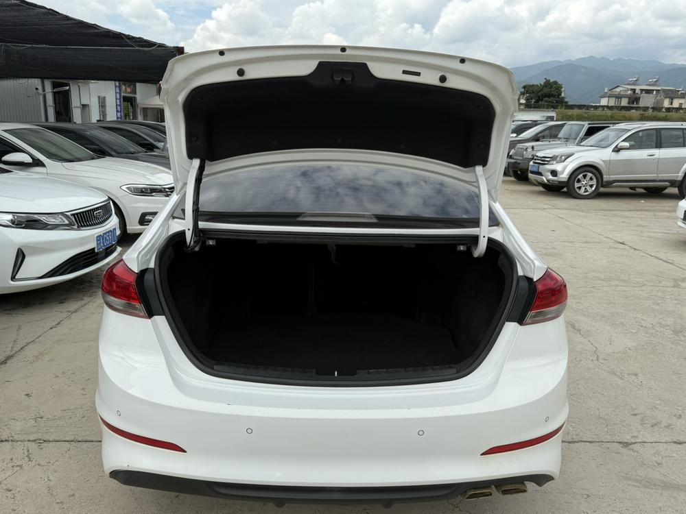 Hyundai Elantra Lingdong