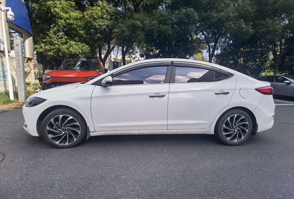 Hyundai Elantra Lingdong