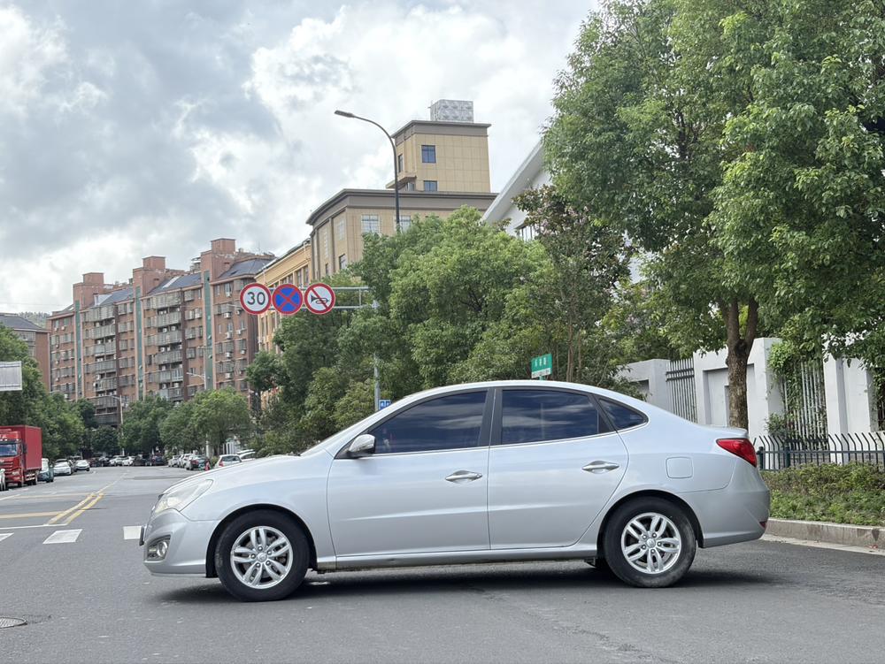 Hyundai Elantra Yuedong