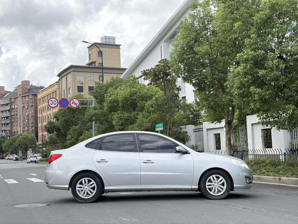 Hyundai Elantra Yuedong