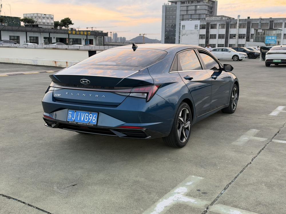 Hyundai Elantra