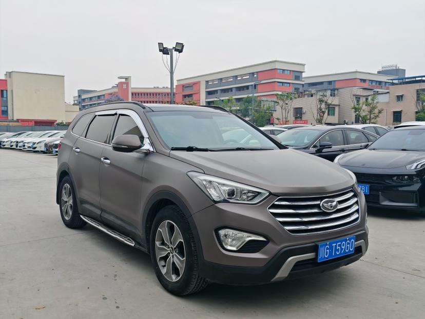 Hyundai Grand Santa Fe