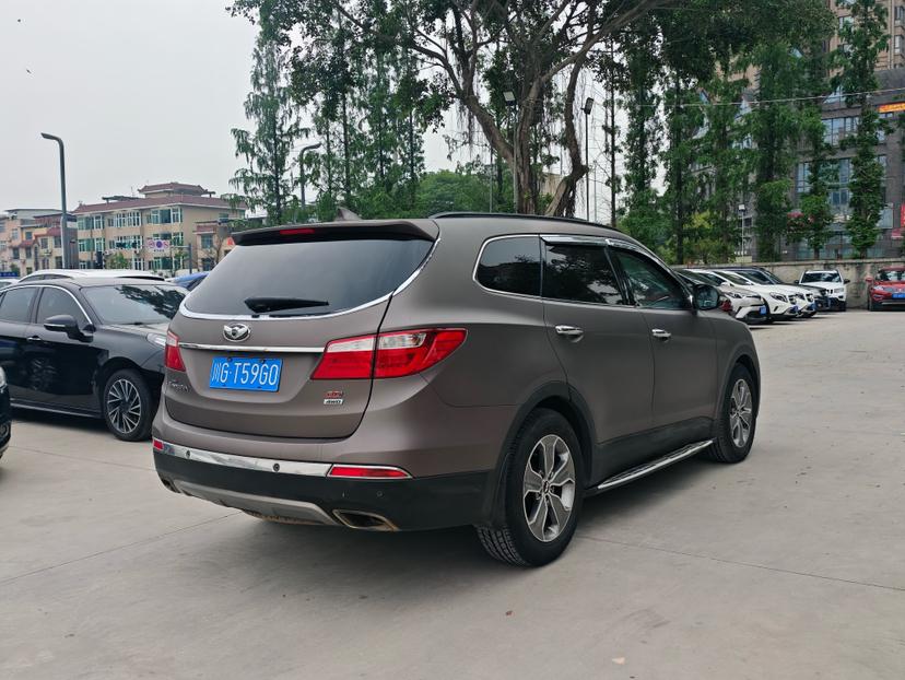 Hyundai Grand Santa Fe