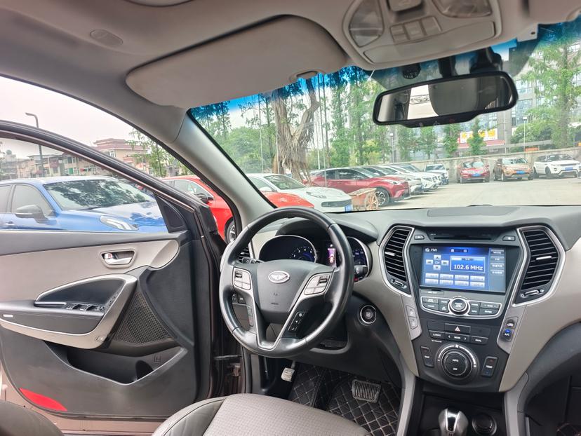 Hyundai Grand Santa Fe