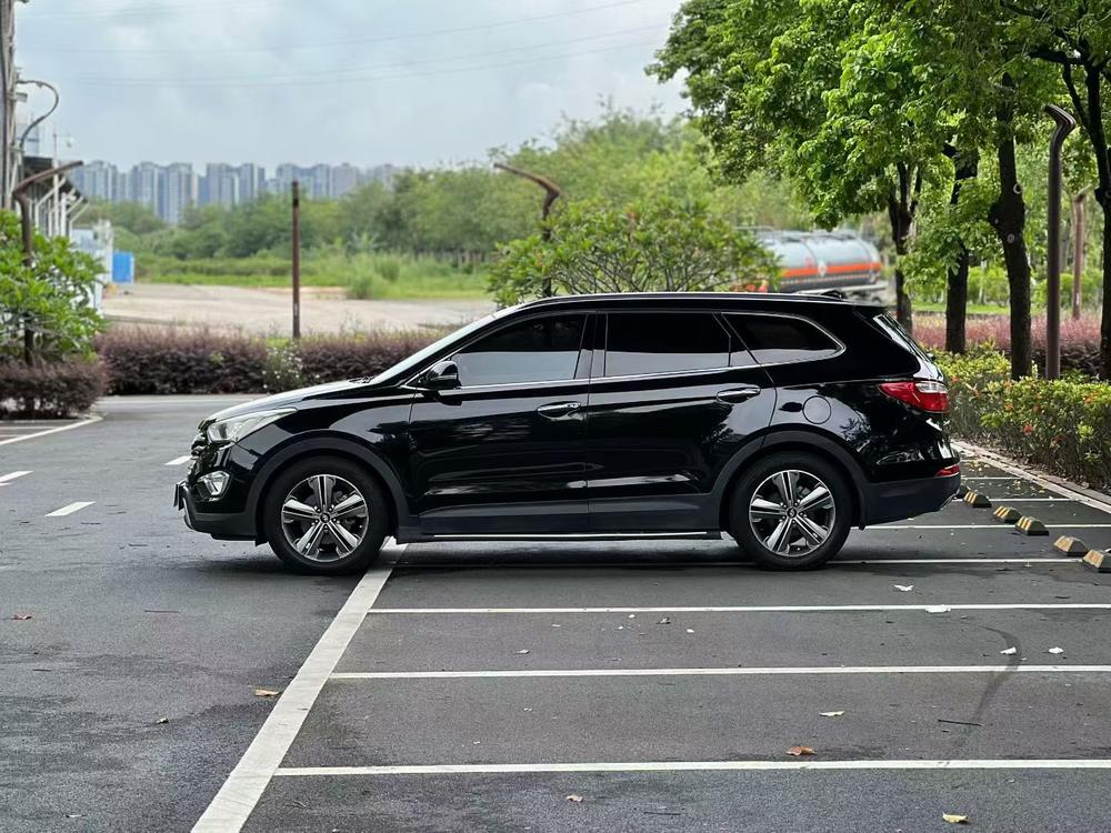 Hyundai Grand Santa Fe