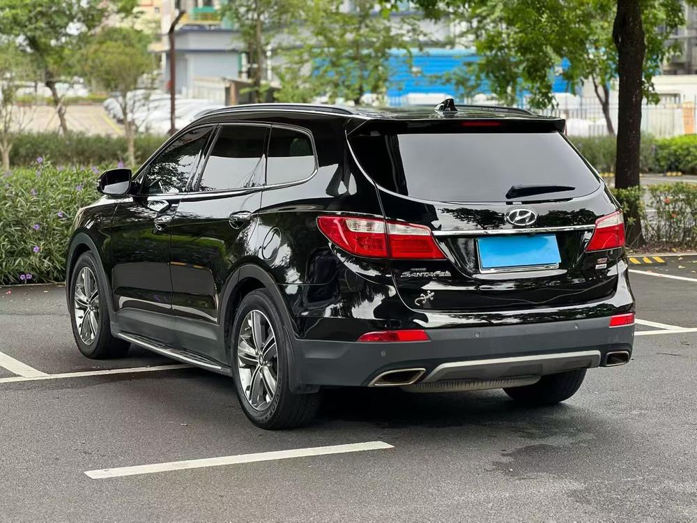 Hyundai Grand Santa Fe