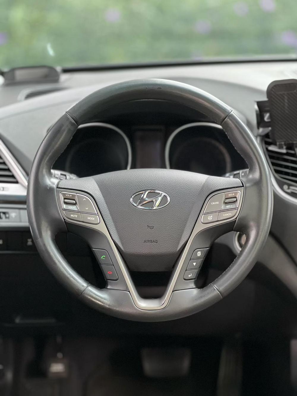 Hyundai Grand Santa Fe