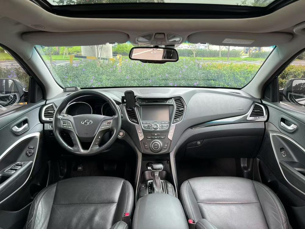 Hyundai Grand Santa Fe