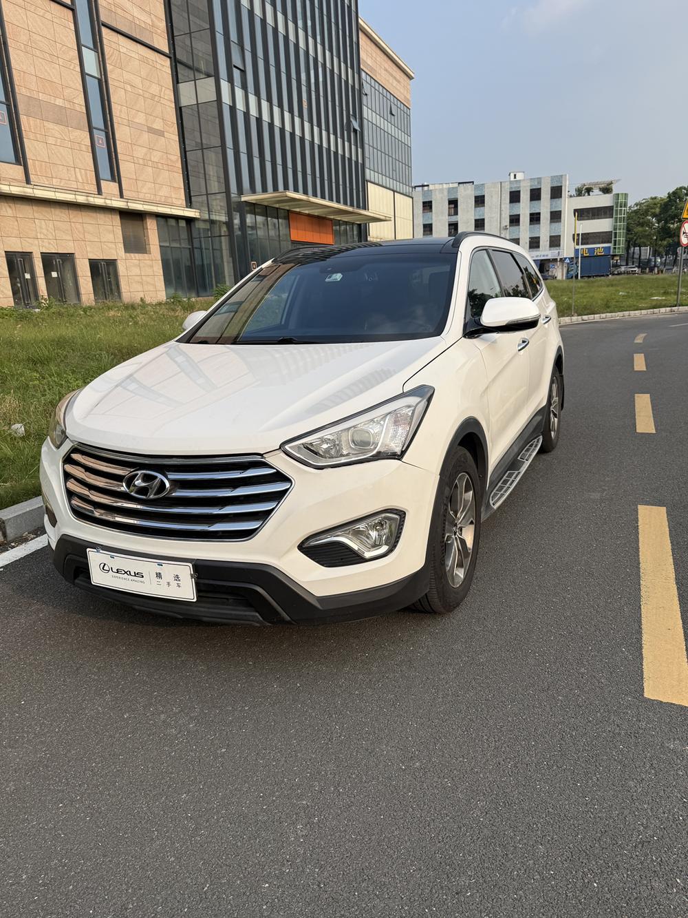 Hyundai Grand Santa Fe