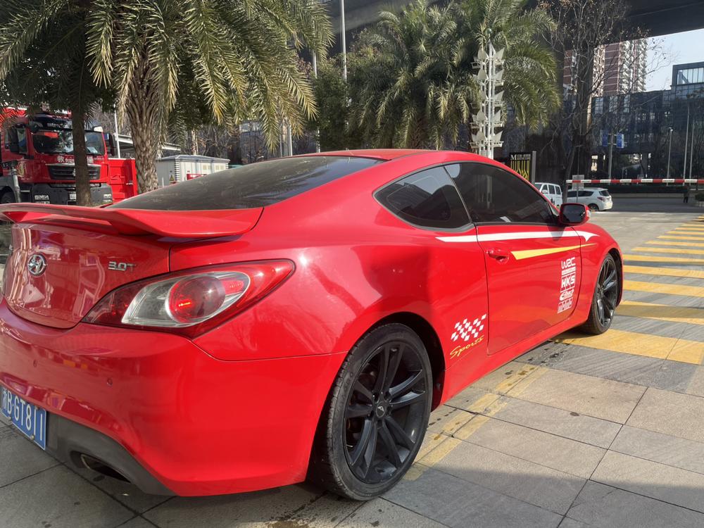 Hyundai Rohens-Coupe