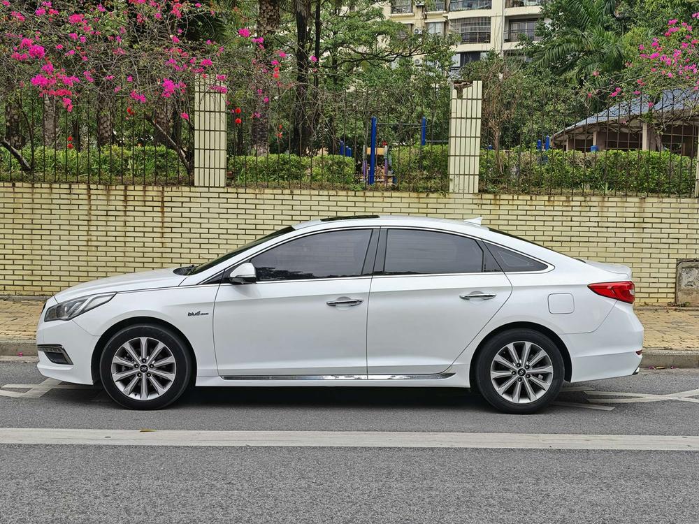 Hyundai Sonata LF