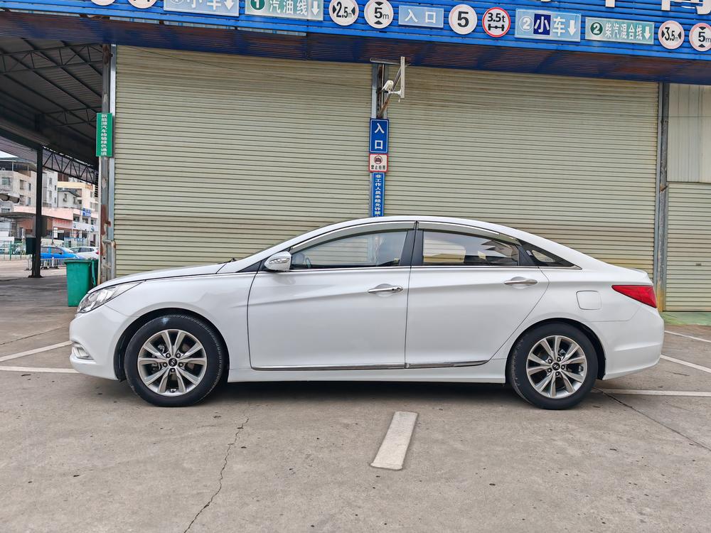 Hyundai Sonata YF