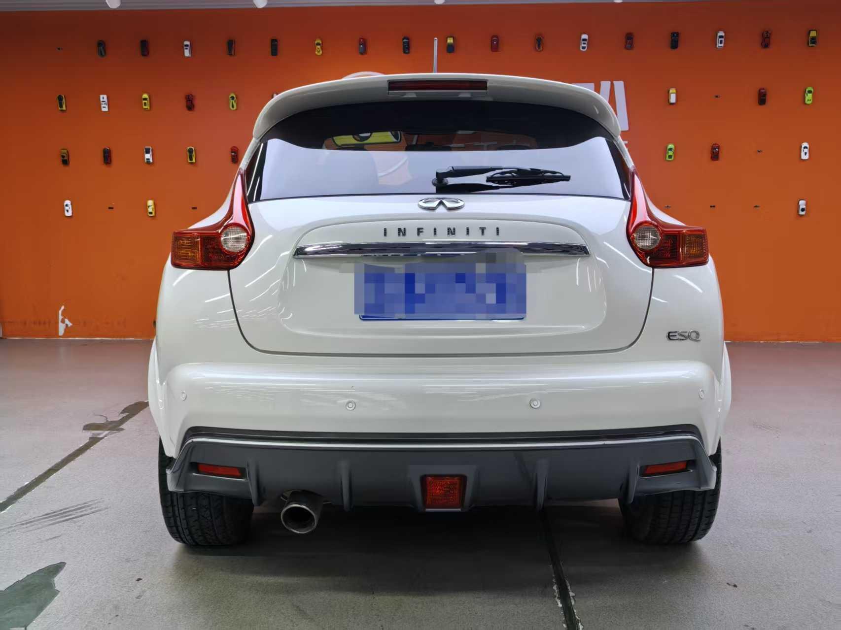 Infiniti Infiniti ESQ