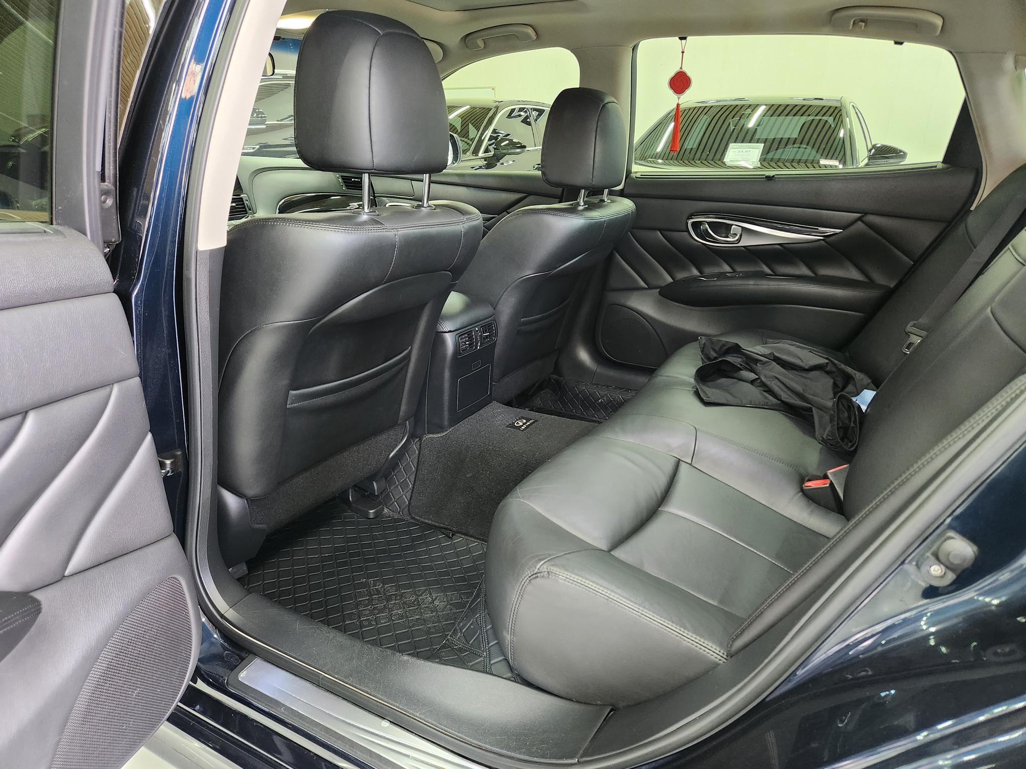 Infiniti Infiniti Q70