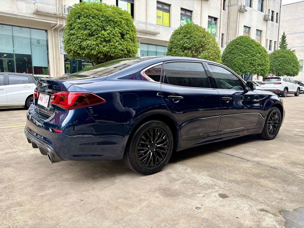 Infiniti Infiniti Q70