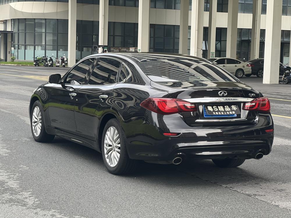 Infiniti Infiniti Q70