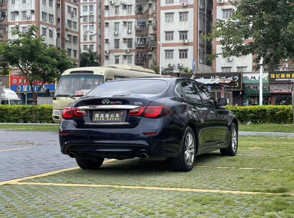 Infiniti Infiniti Q70