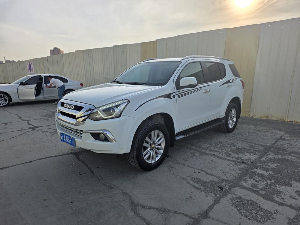 Isuzu mu-X