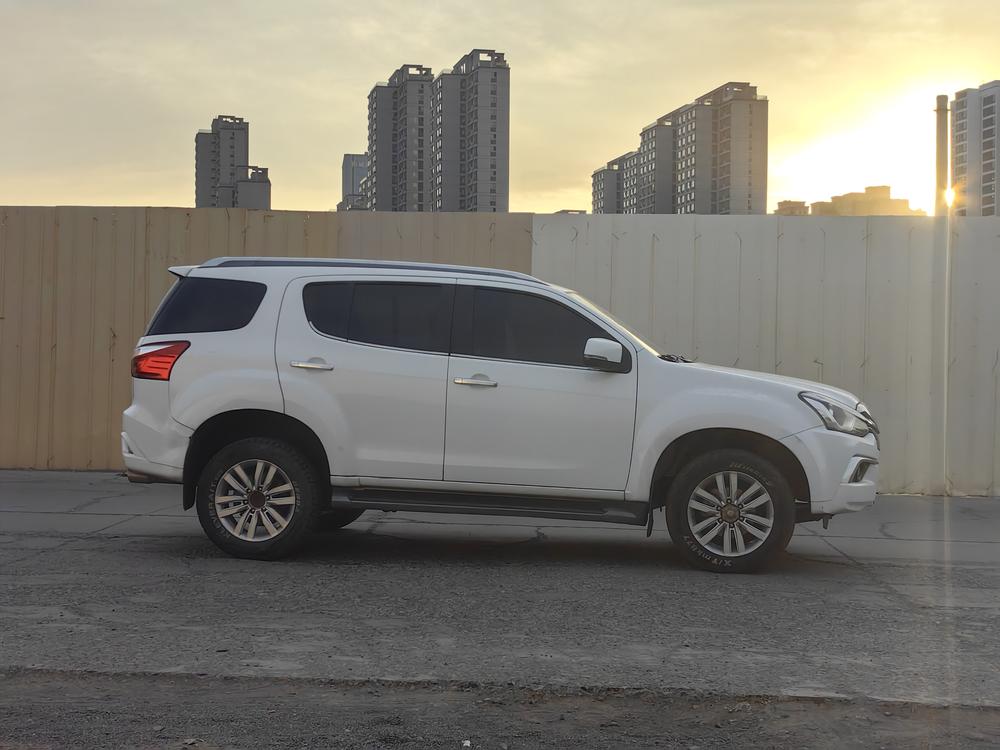 Isuzu mu-X