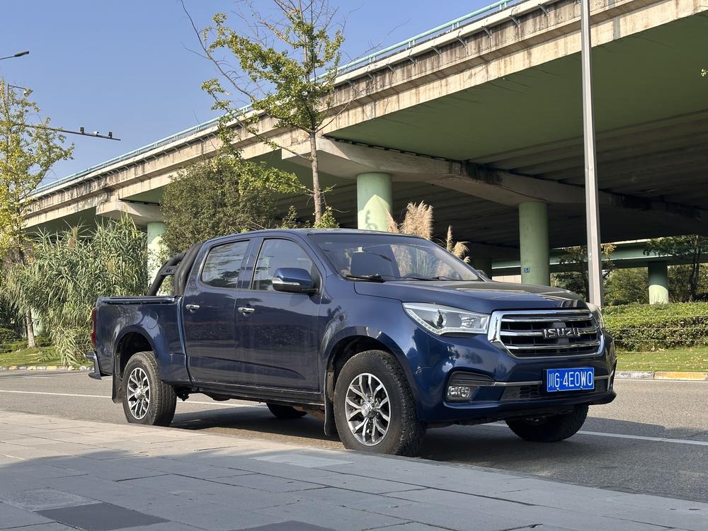 Isuzu TAGA Daka