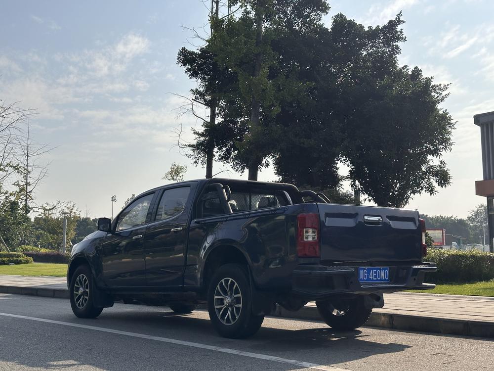 Isuzu TAGA Daka