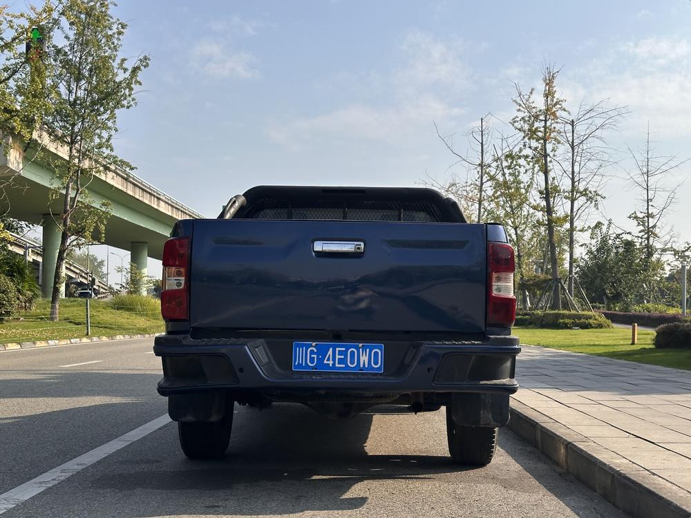 Isuzu TAGA Daka